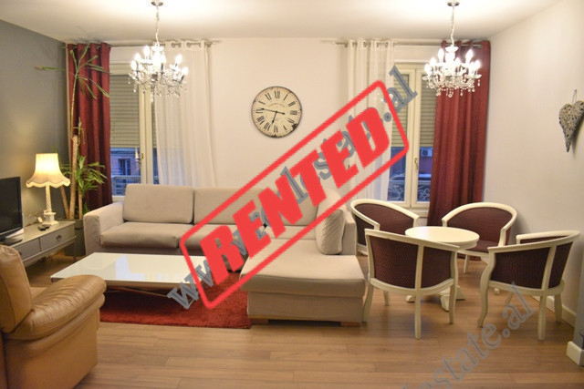 Apartament 3+1 ne forme dupleks ne rrugen e Durresit prane Ministrise se Arsimit&nbsp;ne Tirane.

